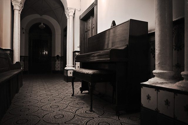 6131021512_0ded92b64e_z-9798697